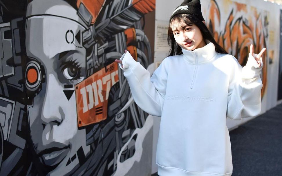 【当ringo winbee穿上hozin的衣服跳舞】_哔哩哔哩_bilibili