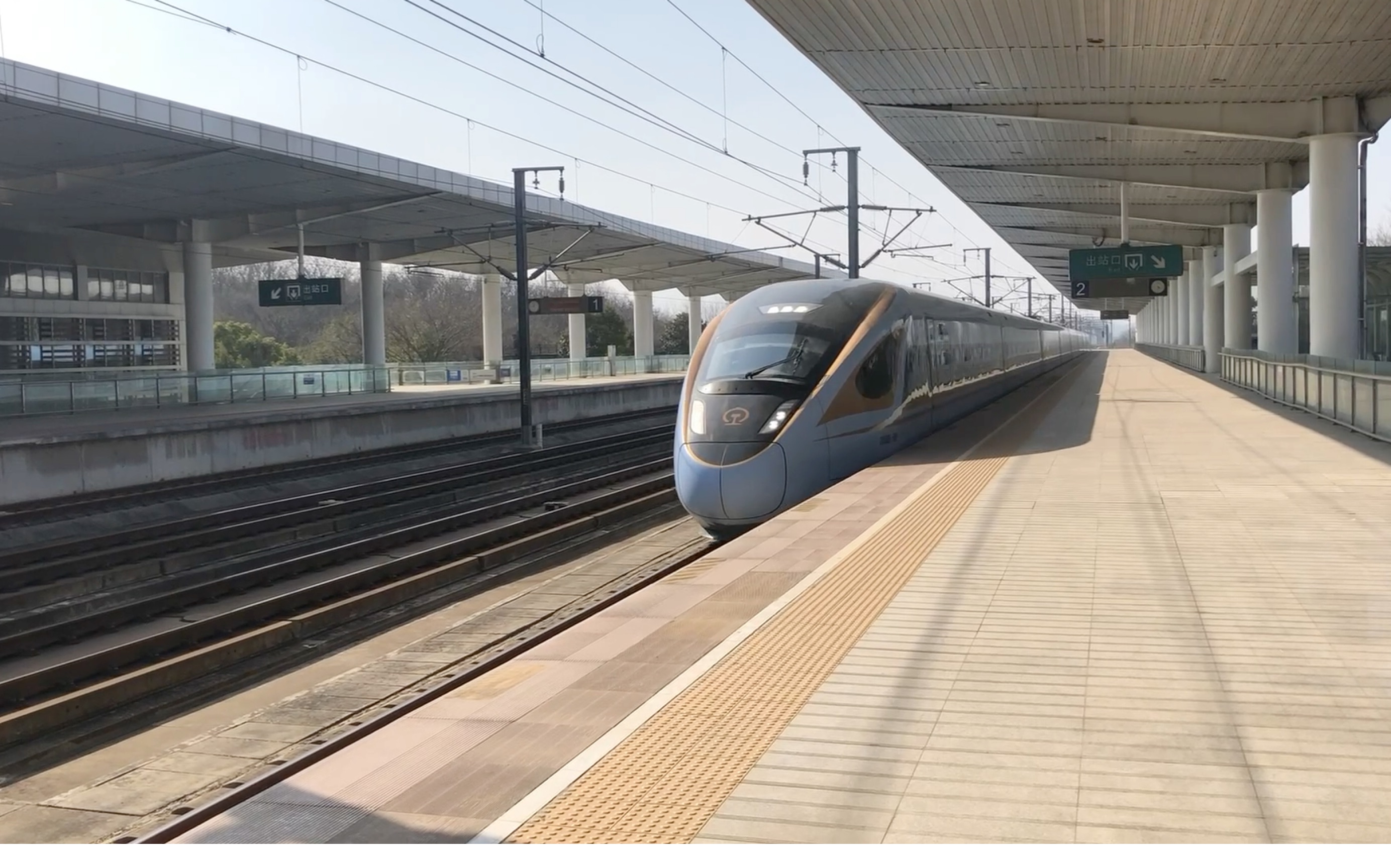 c3157仙林站2站台进站