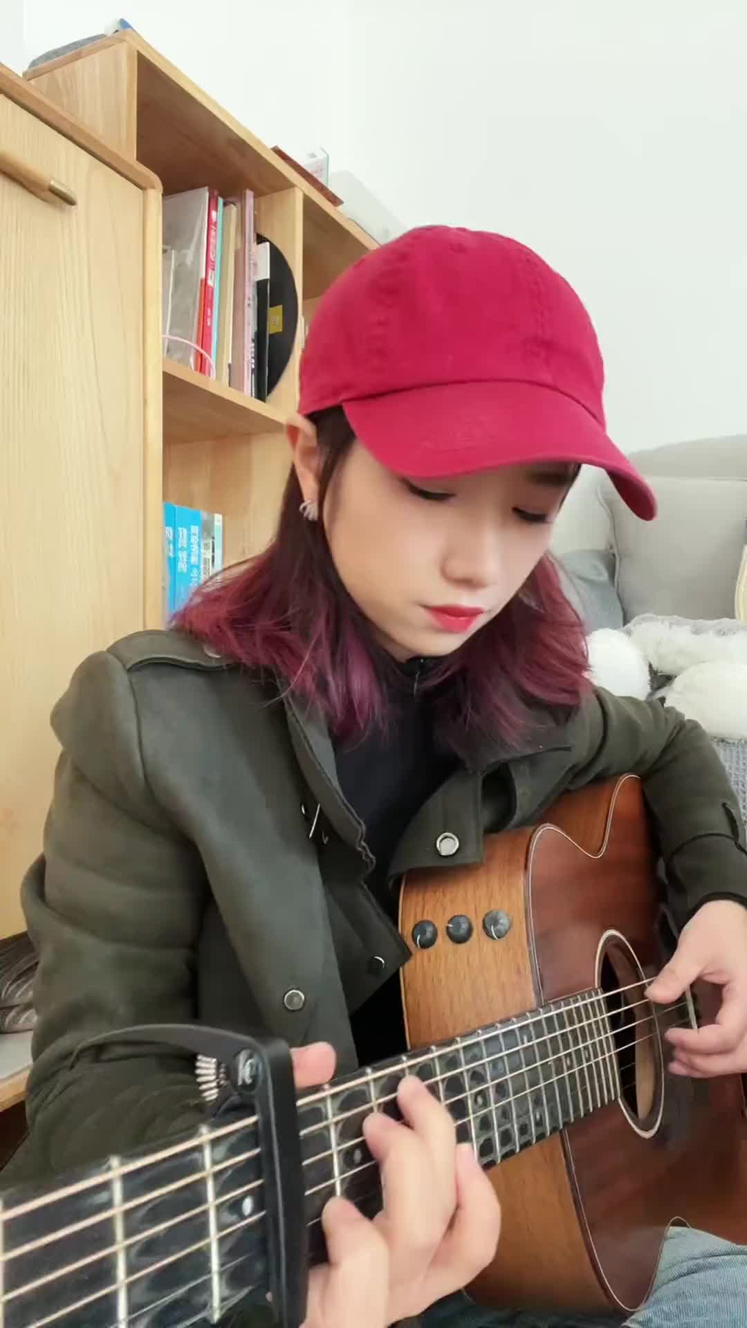 努力做一个温暖又柔软的女孩子叭吉他弹唱经典老歌罗大佑光阴的故