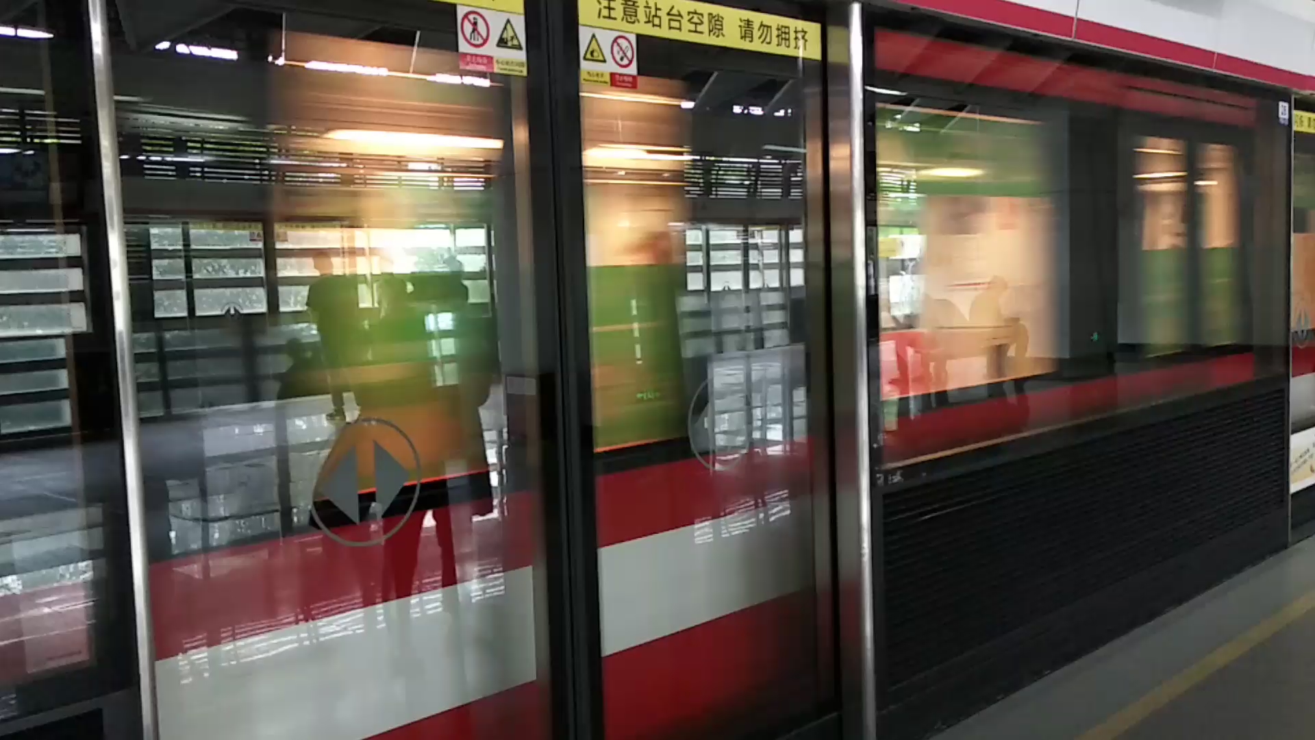 南京地铁红鱼通过金马路站不停