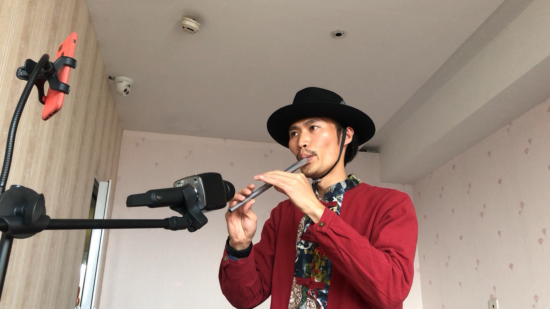 著名艺术家罗扬露哨笛演奏父亲