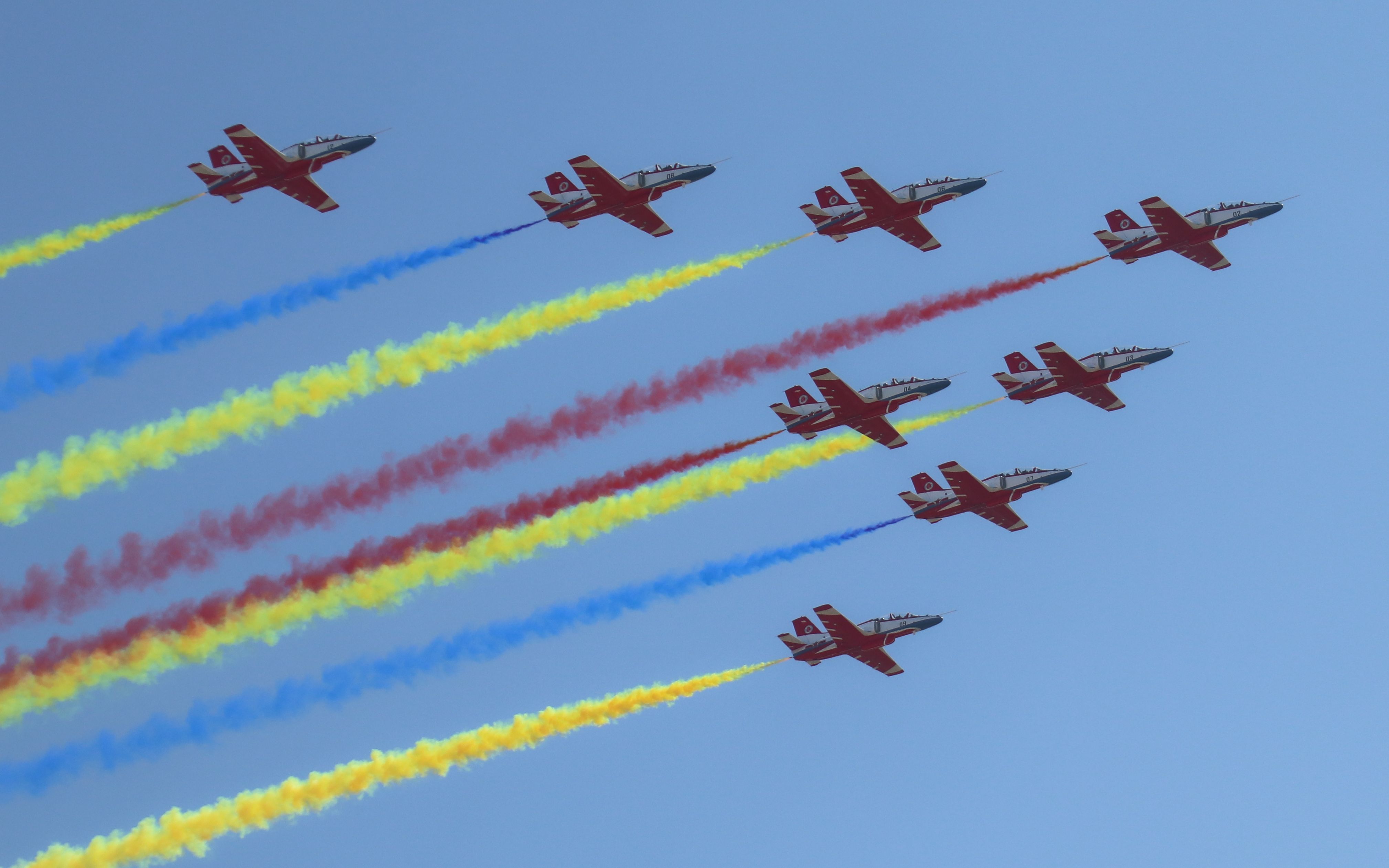 2019珠海航展空中表演红鹰飞行表演队