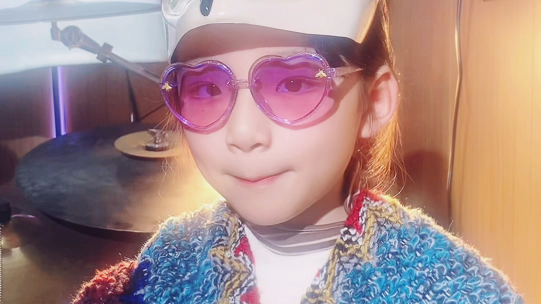 欧若拉的意思是黎明女神,她的身上有光#童声##天籁之音##小歌星