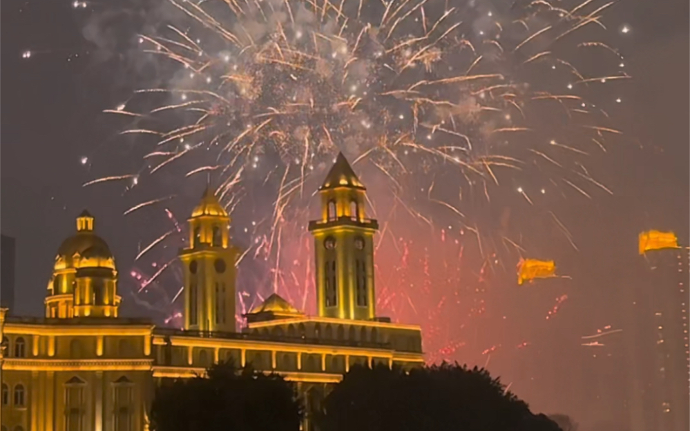 烟台山元旦烟花2