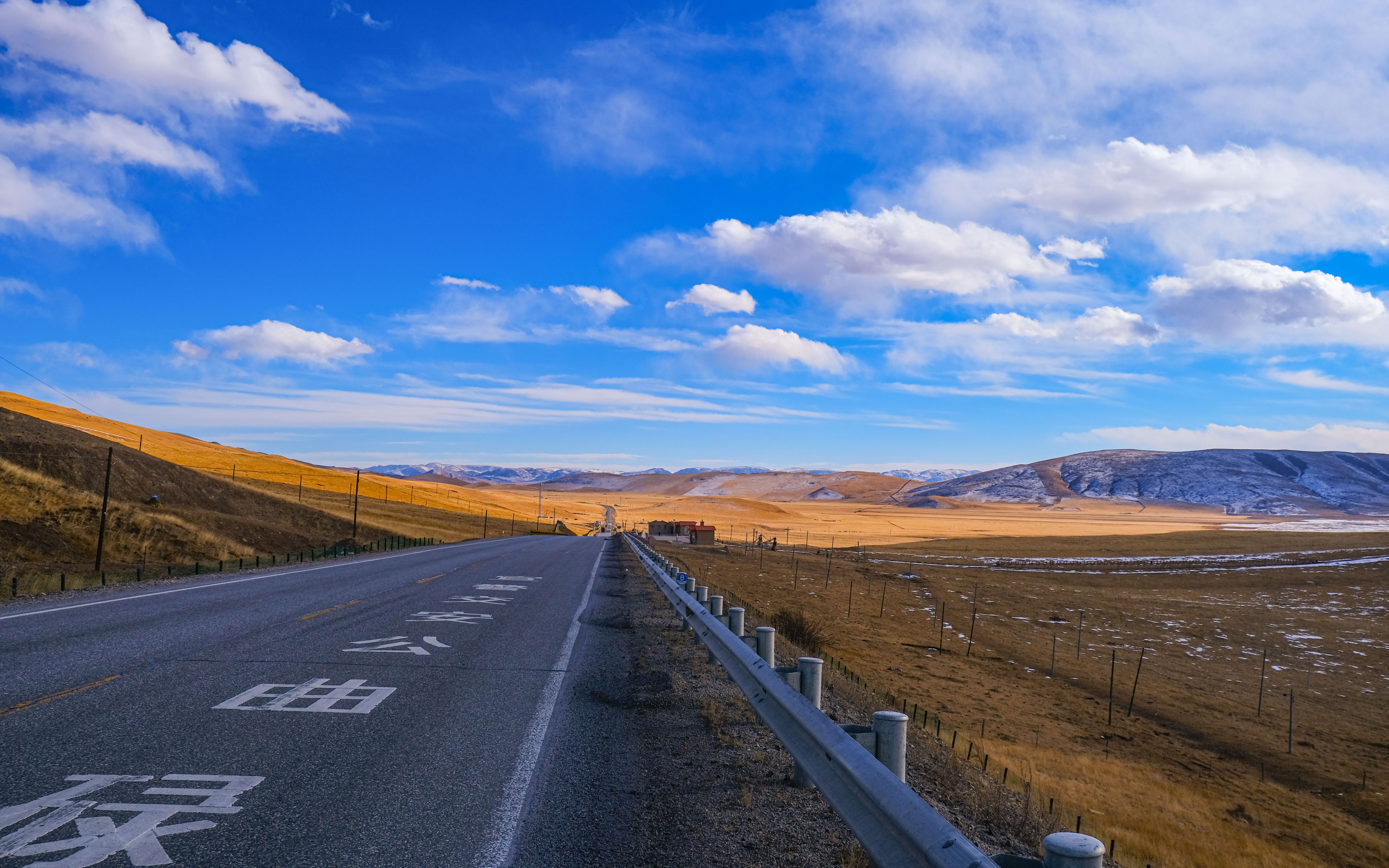 进入四川界,一路高原牧区,蓝天白云,湖泊雪山风景绝美