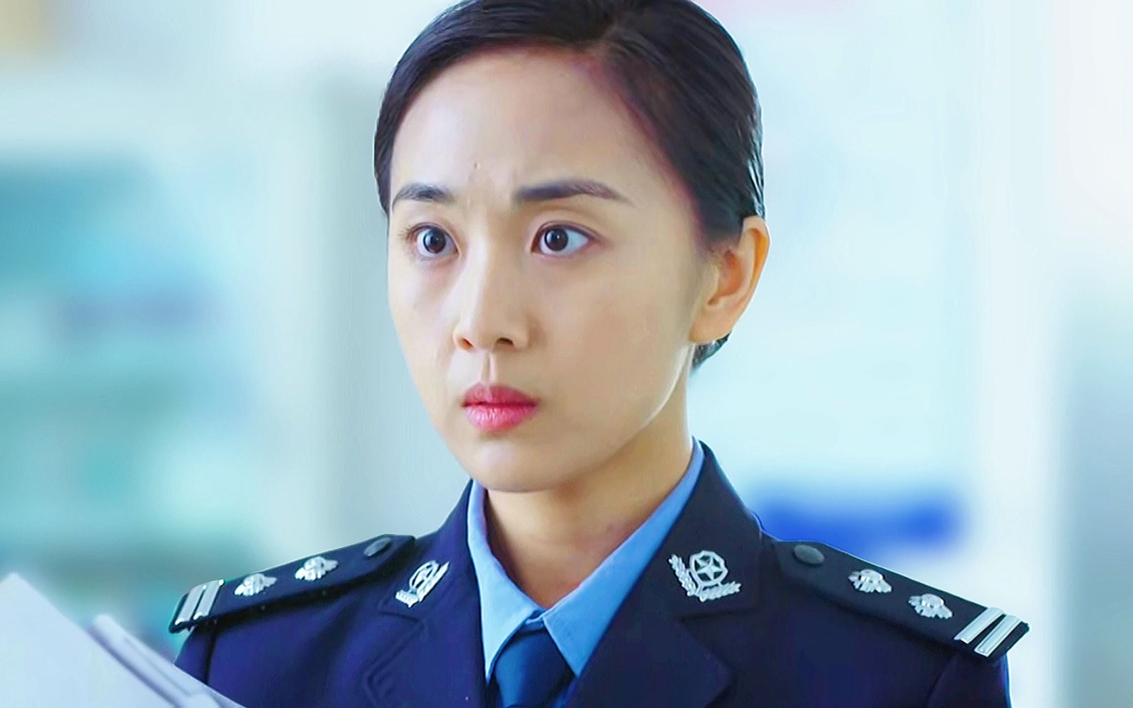 女警出任务遇到一个流浪女,竟是自己失散多年的妹妹!影视剧