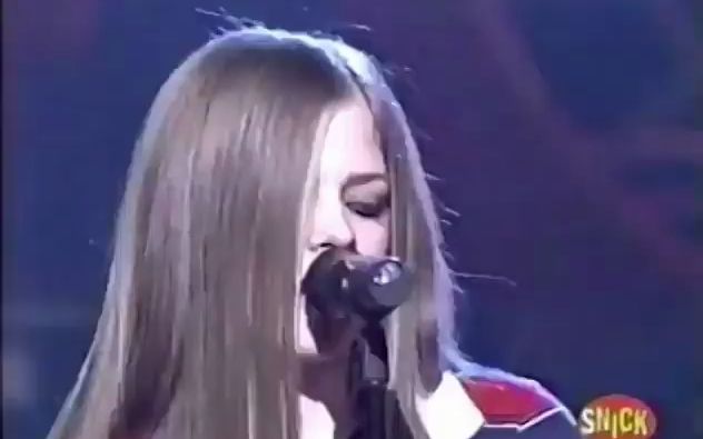 【滑板男孩】Avril Lavigne  Sk8er Boi (Live 2002.10.26 All That)哔哩哔哩bilibili