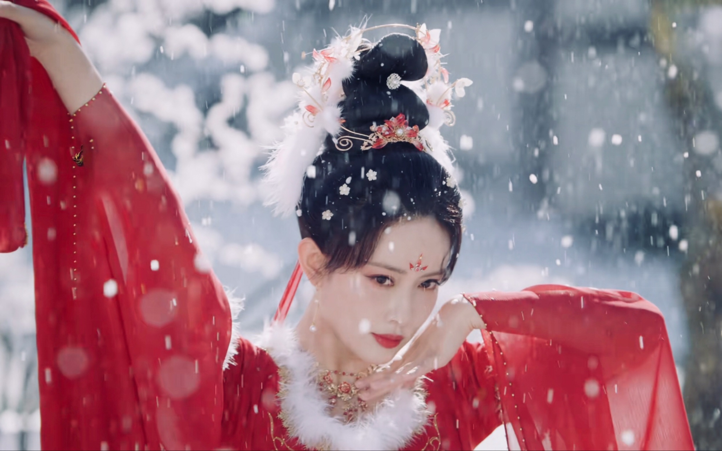 【孟子义】没想到孟姐与古装这么适配!身着红衣雪中舞 惊艳所有人!