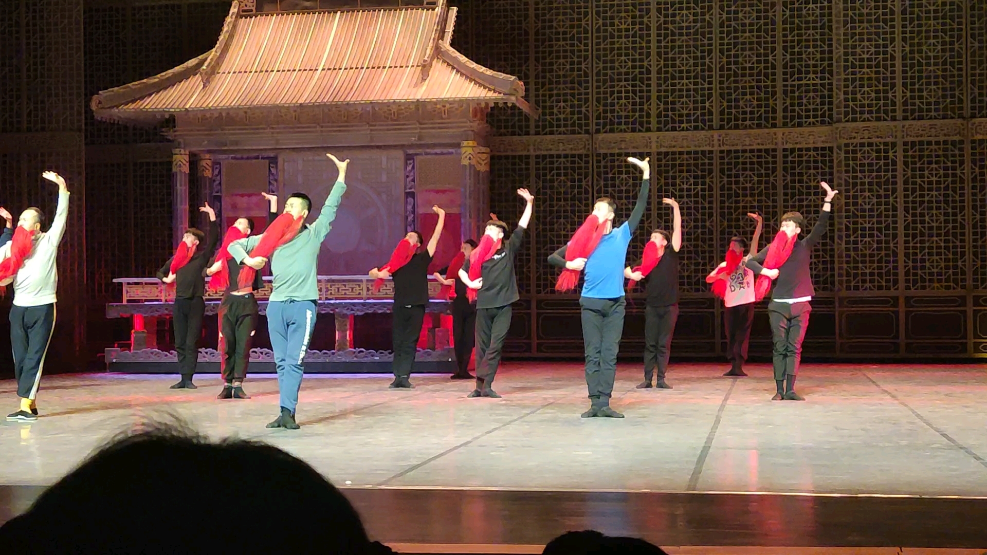 舞剧《粉墨春秋》髯口功彩排