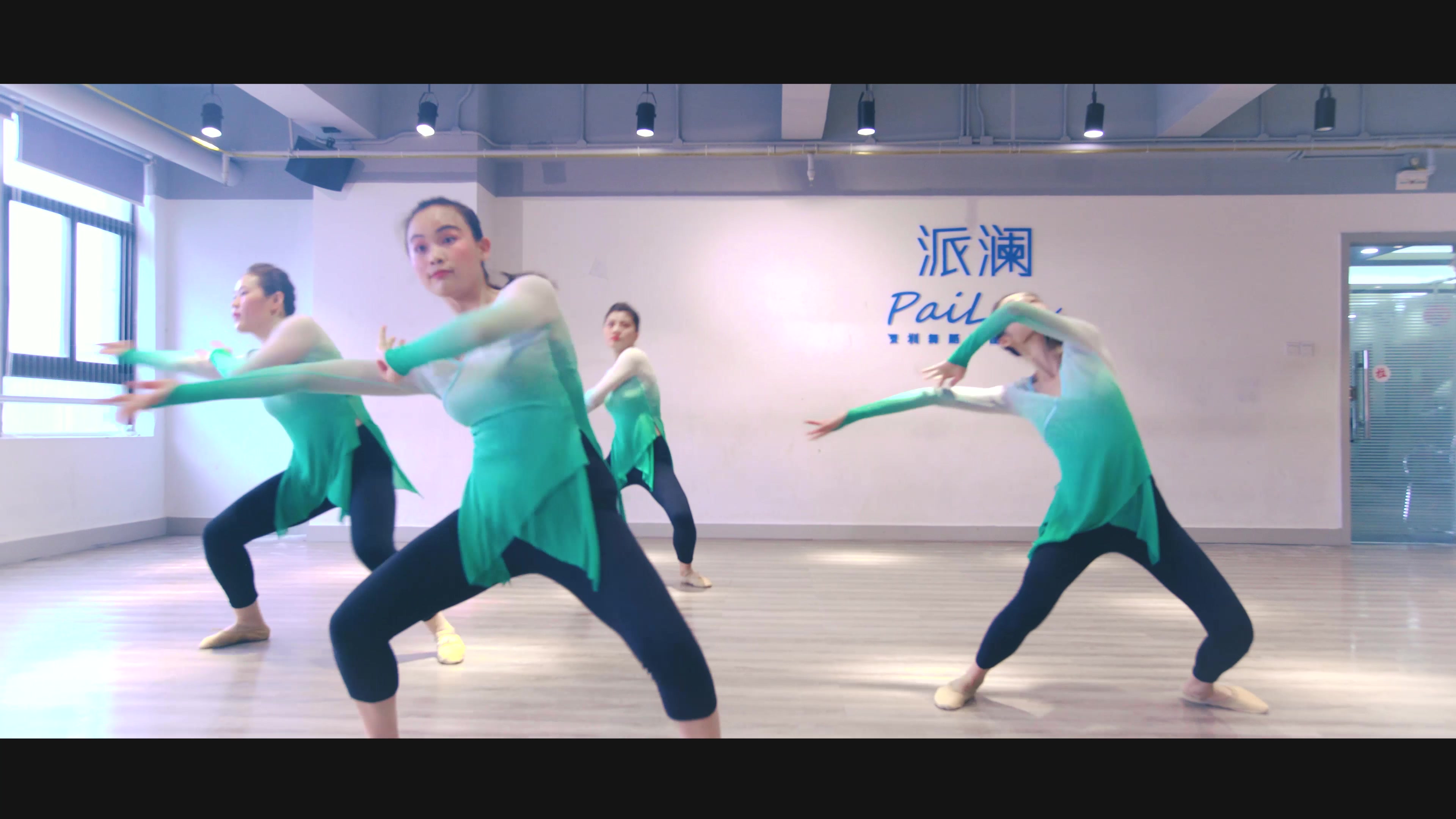 谁说女子不如男七剑战歌柔美大气的古典舞身韵组合