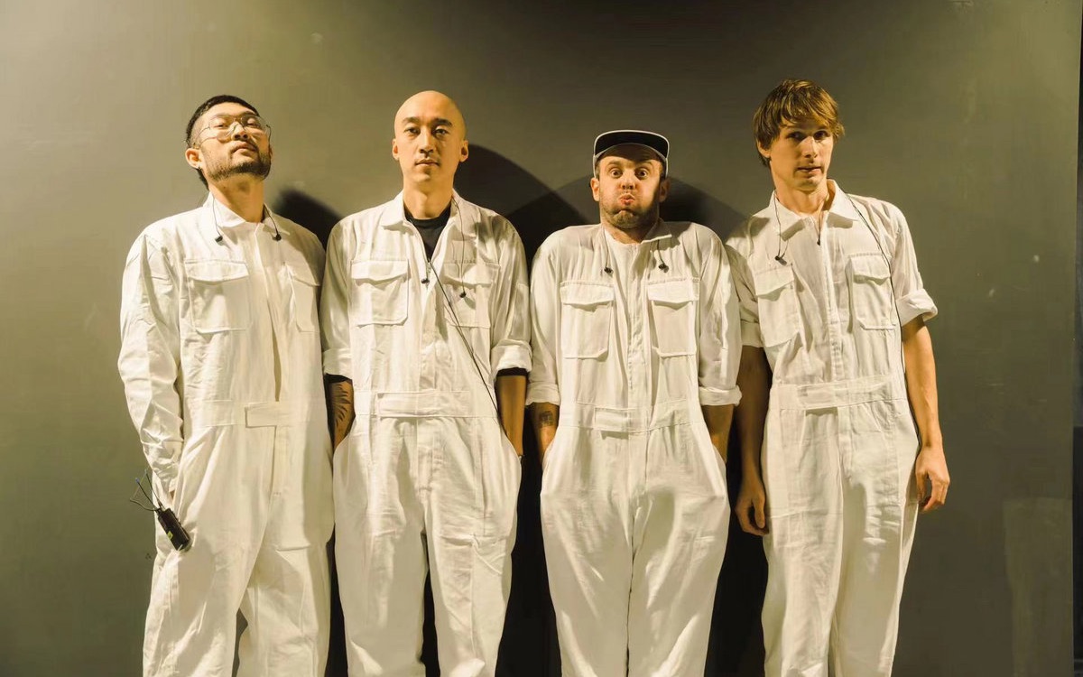 【乐队分享:shanghai qiutian】"我们是上海秋天,a fxxking rock band