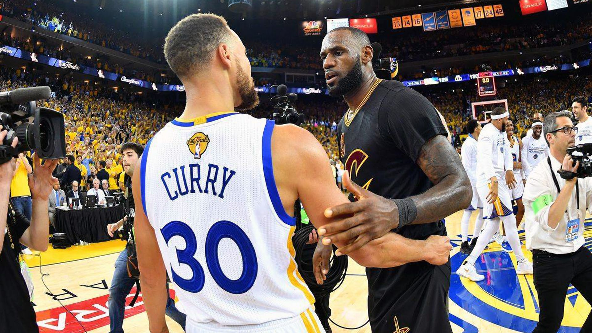 库里杀疯了三分球6中6,詹姆斯超高命中率成泡影,湖人输勇士