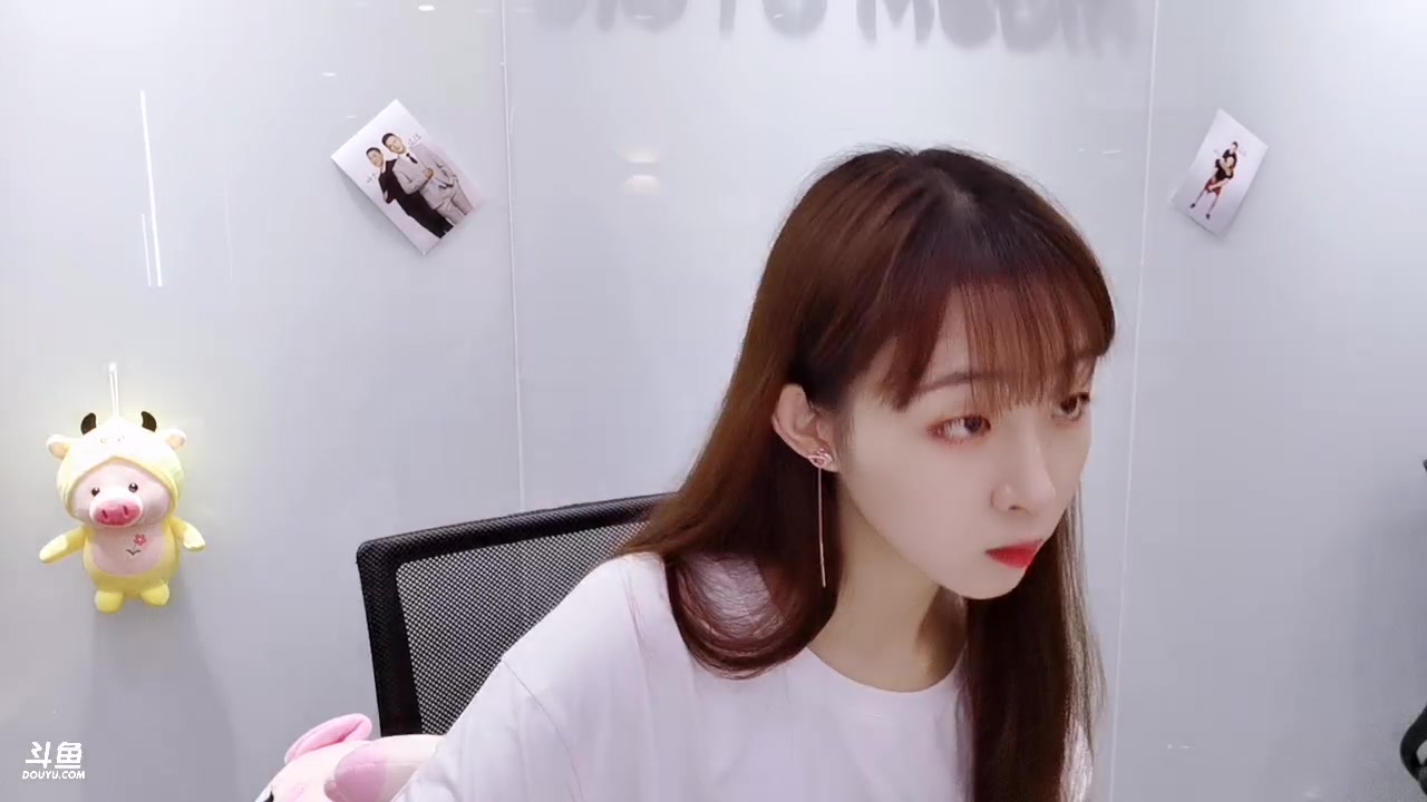 斗鱼清纯可爱妹子小英子吖8.7直播录像