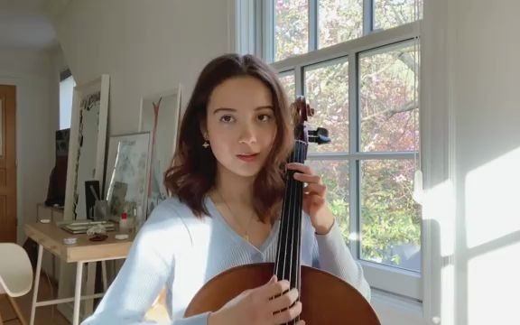 [图]美女低音——I Wish You Love - Laufey (Cover)