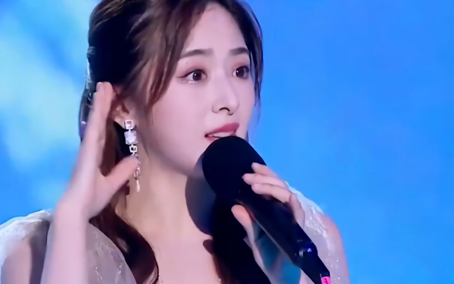 周深万万想不到,自己引以为豪的《起风了》,竟被张含韵超越了!