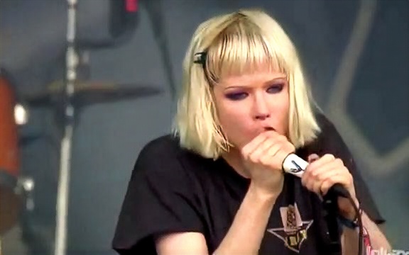 [图]【Crystal Castles】2013年现场完整版 （芝加哥Lollapalooza音乐节）