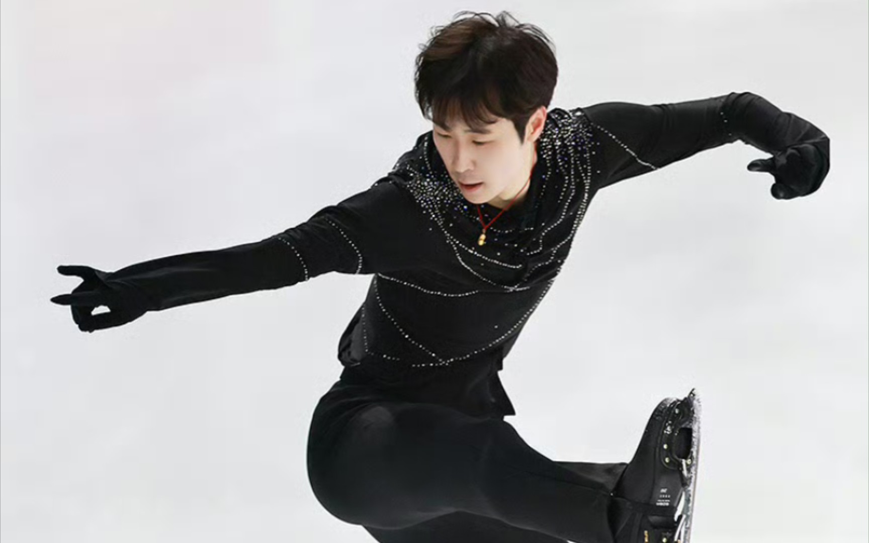 法国站男单短节目比赛,金博洋第五个出场,发挥稳定,技术难度很高,节目