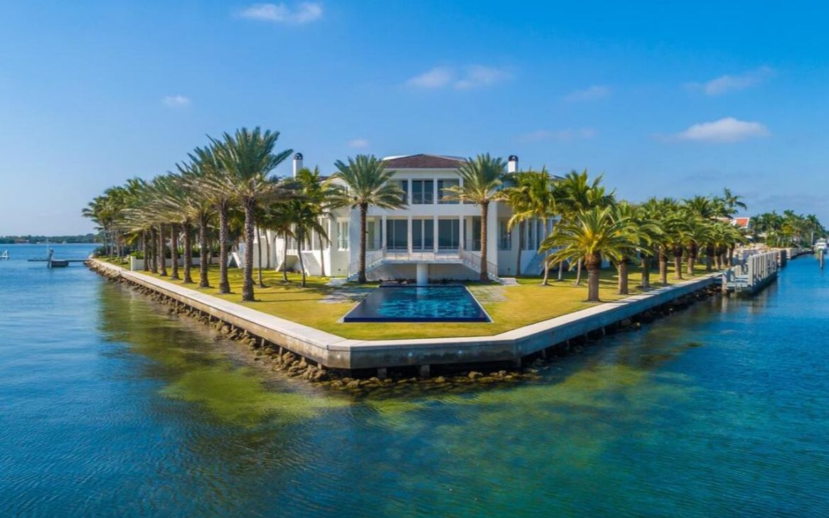 在科勒尔盖布尔斯的一座二面环水的宏伟海滨豪宅|41 arvida pkwy