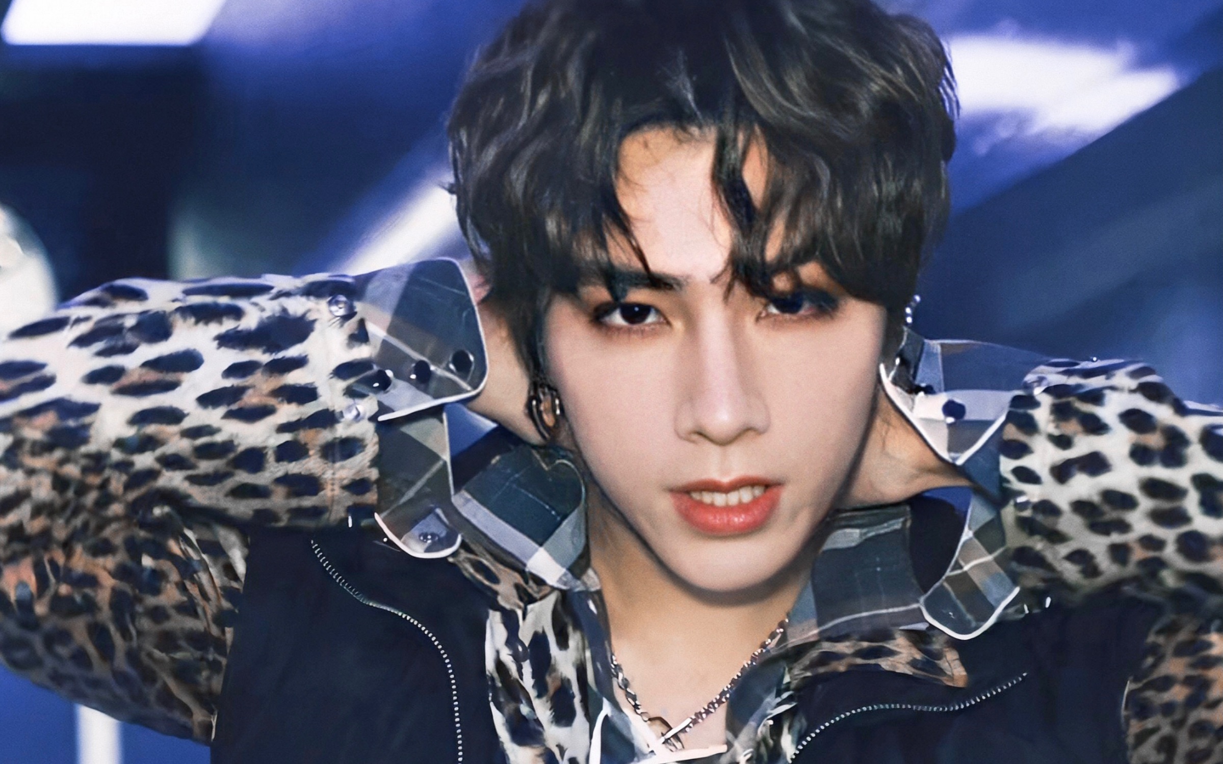 【威神v】肖俊最想唱现场的一首歌 最强抒情非主打 天空海走心翻唱