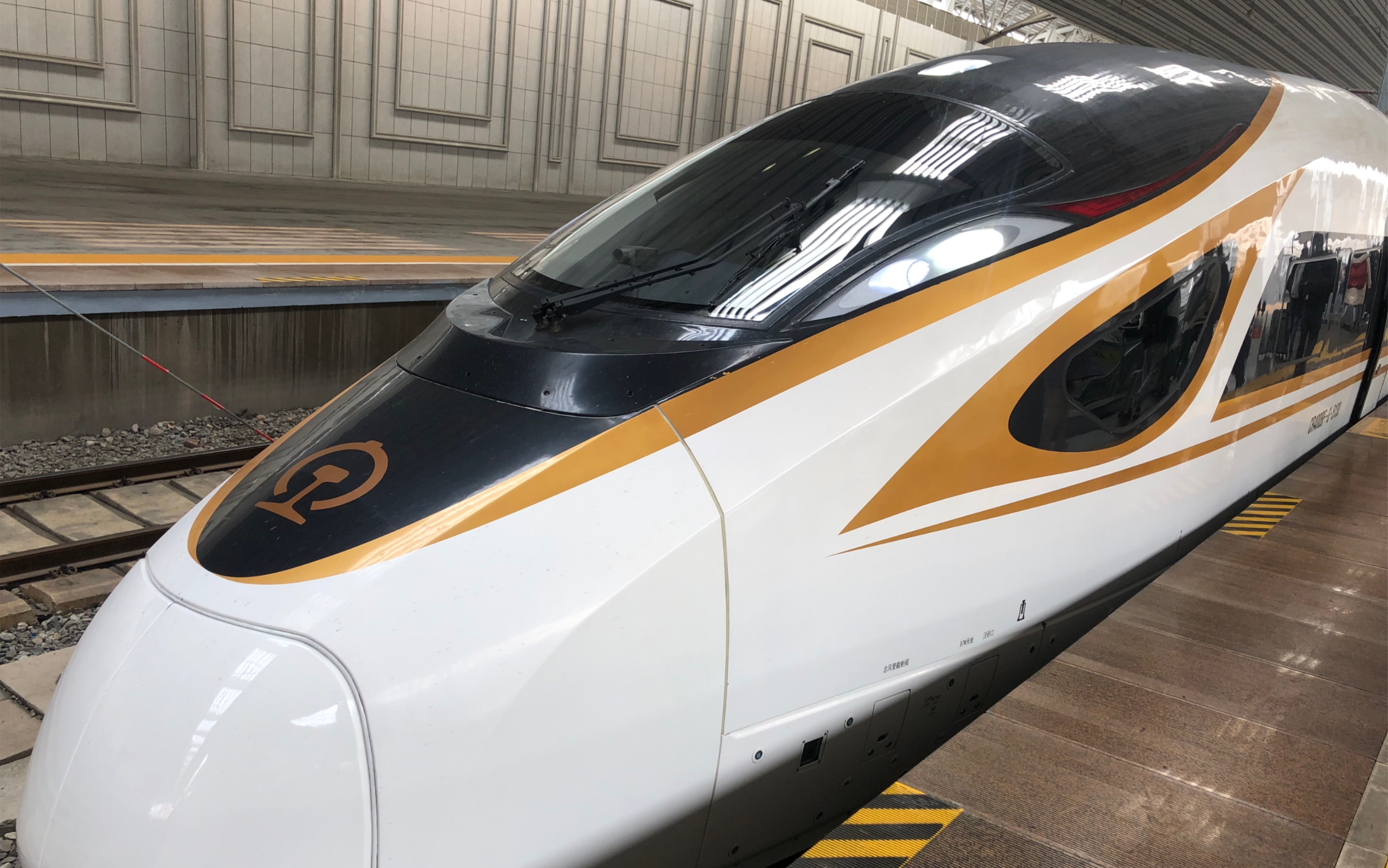 g1230次列车出丹东站(有丹东站后长隧道)