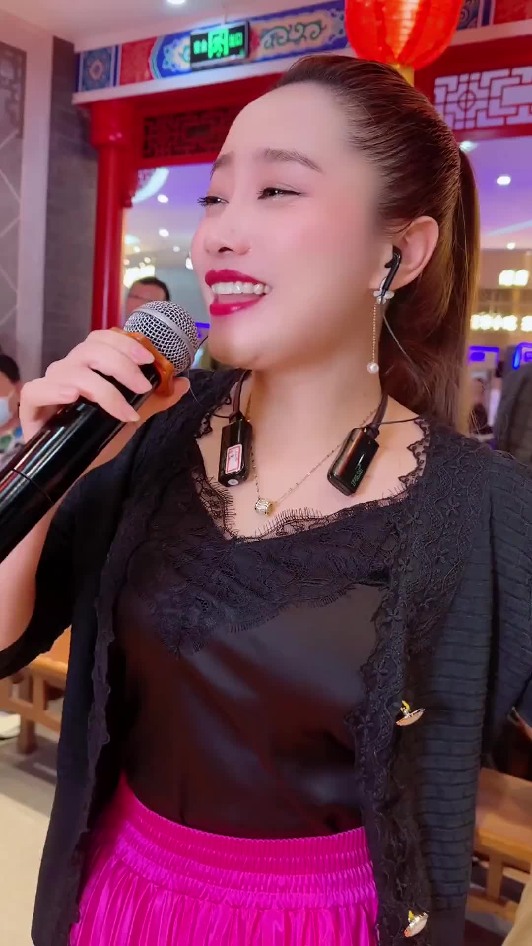 鞍山大晨辰大晨辰招牌笑容户外唱歌真人真唱