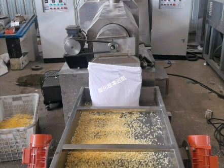 粗粮香脆谷物玉米片生产机器设备 可干吃可冲泡早餐谷物代餐麦片膨化