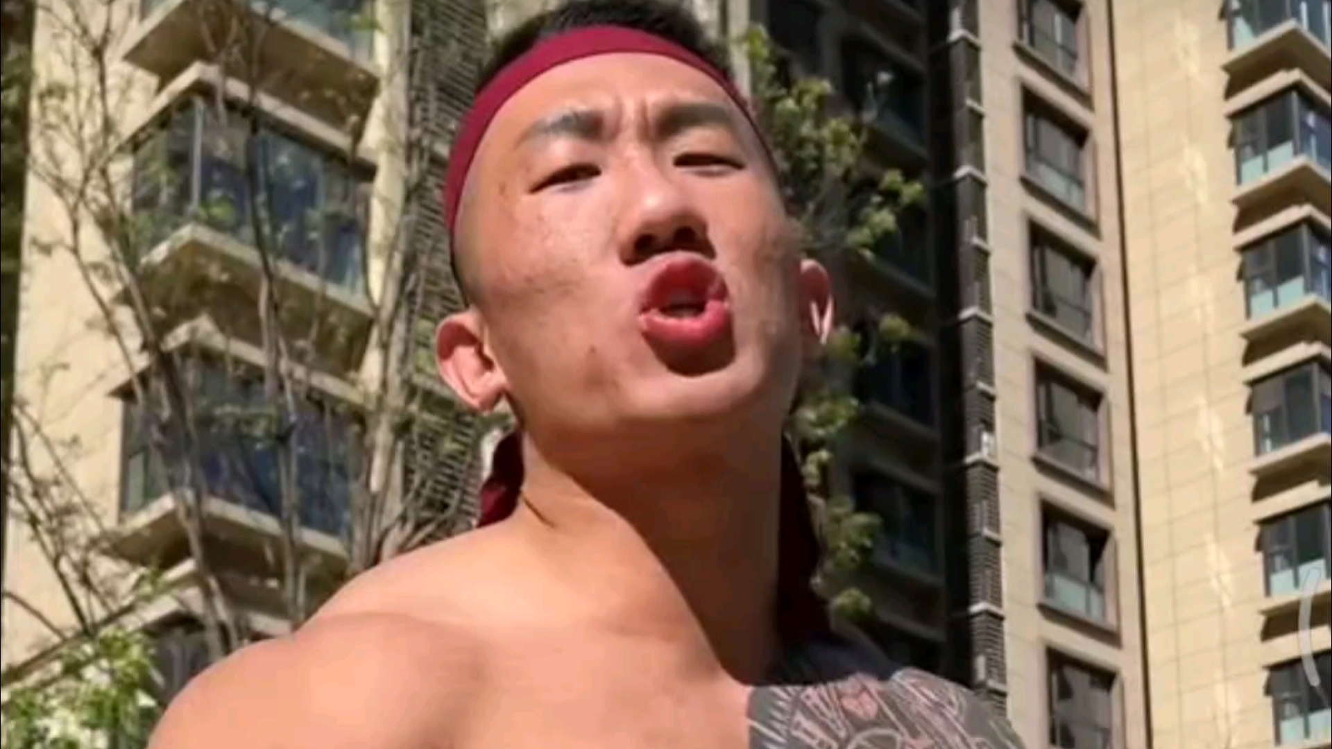 铁血硬汉王玉钊宣称要同时打小师弟oy,广州摩童和海南程咬金3个人