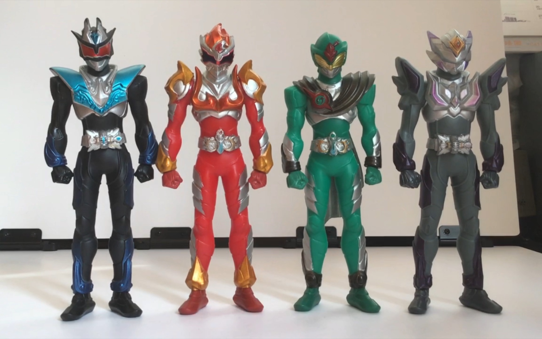 奥迪双钻铠甲勇士拿瓦,茨纳米,驮拏多,酷雷伏