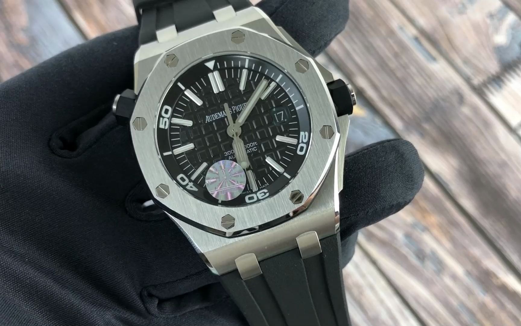 开箱爱彼皇家橡树ap15703腕表,上手效果不错,中国制造质感一流,工艺