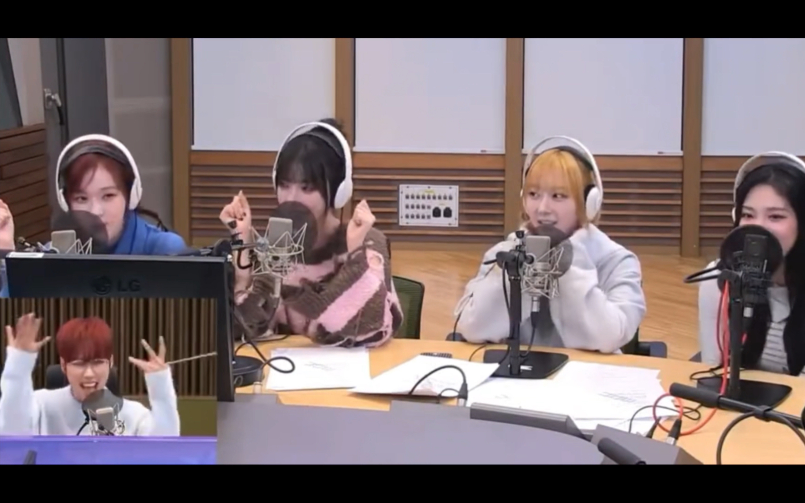 哈哈哈哈,主持人听宁宁唱歌的reaction笑死我了