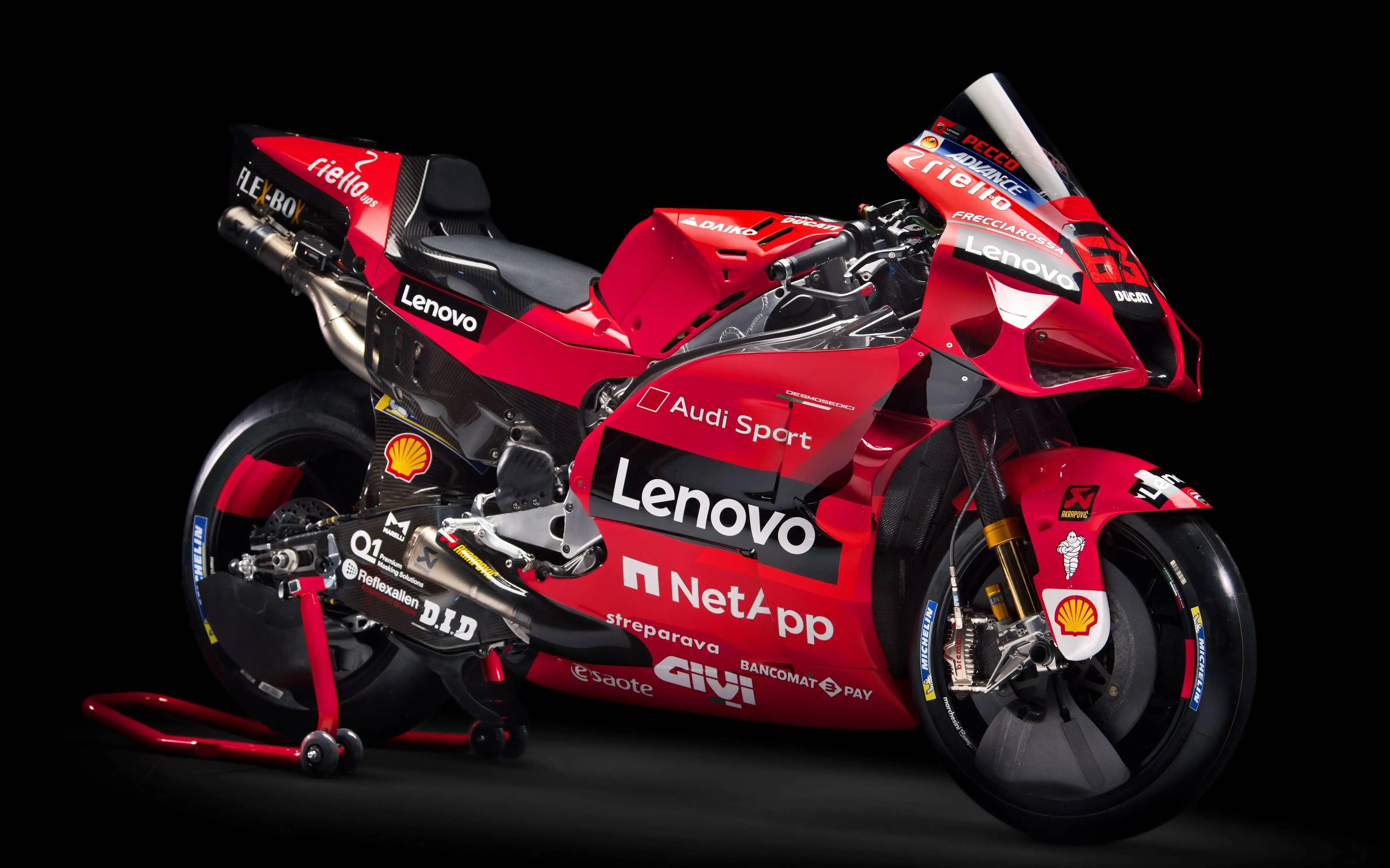 杜卡迪场队赛车拆箱 你见过吗 ?