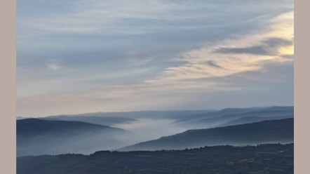 [图]秦安的深秋山景，是烘云托日的水墨丹青画卷