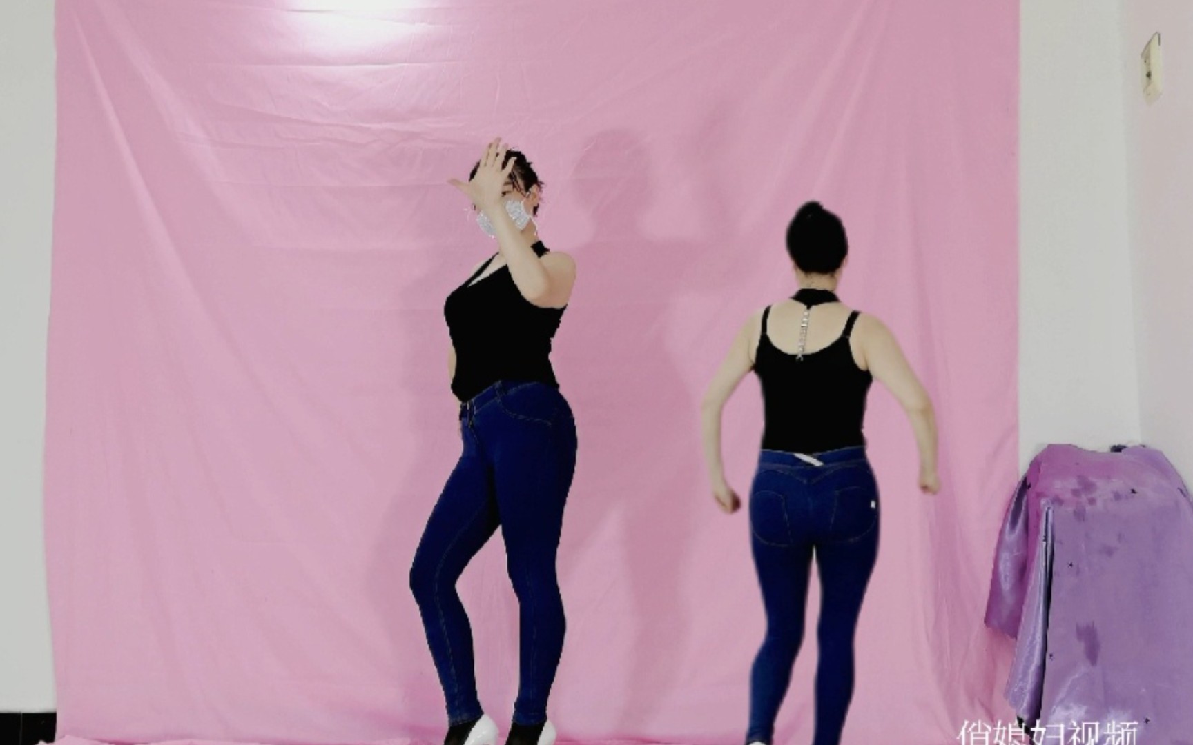 广场舞(泪满天)蜜桃臀牛仔裤好看吗?