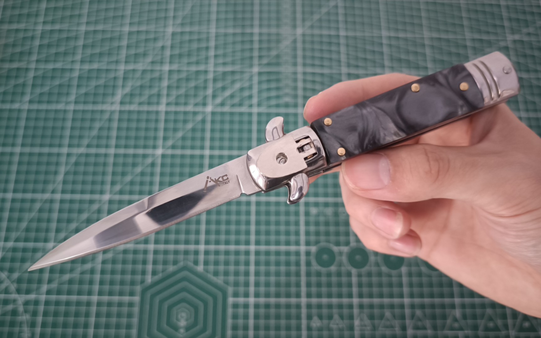 6寸黑手党akc牙签侧跳刀,csgo短剑同模刀_哔哩哔哩_bilibili