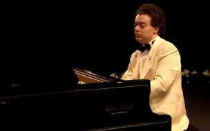 Télécharger la video: 舒伯特《降A大调即兴曲》D.899 Op.90 No.4--钢琴：叶甫根尼·基辛（Evgeny Kissin）