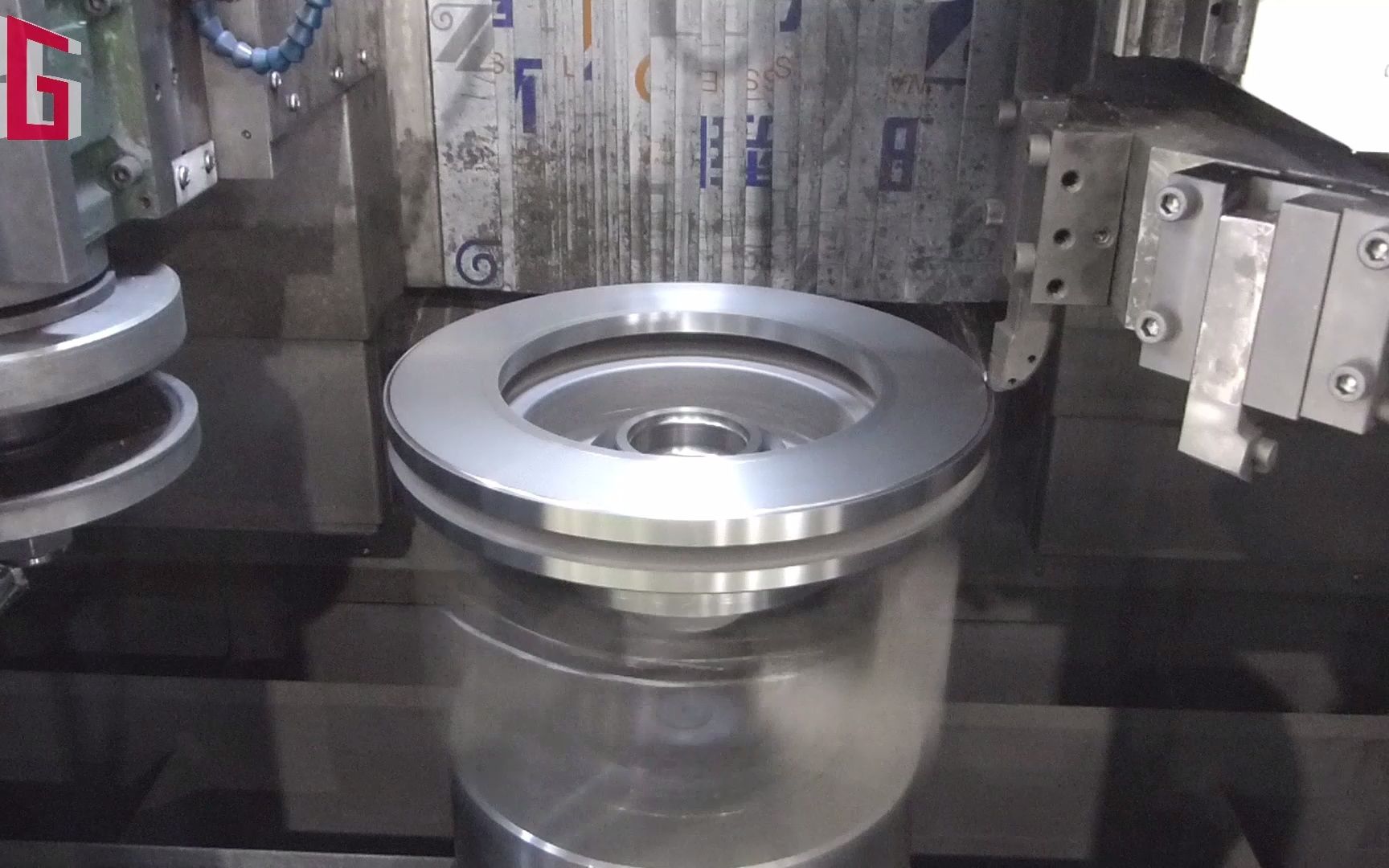 [图]LYV-LS500 Brake Disc CNC Grinder, dual channel, turning and grinding integrated