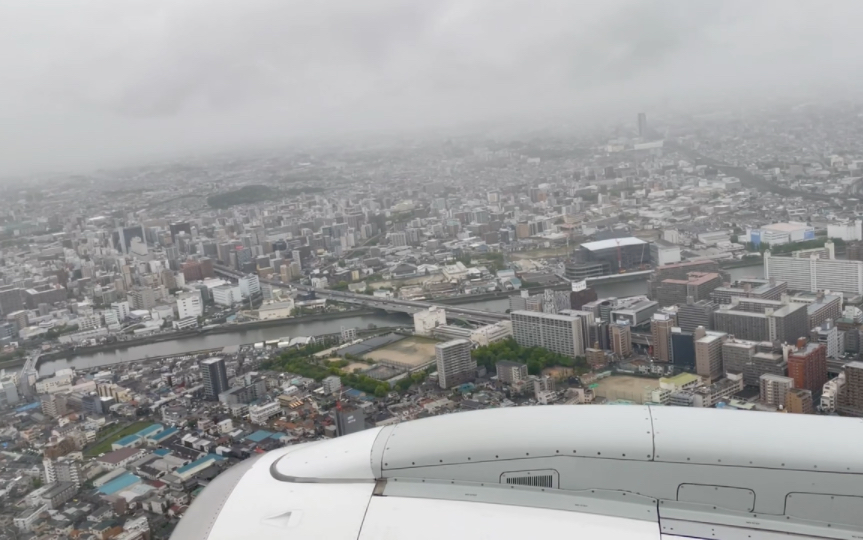 大阪伊丹机场着陆前低空俯瞰大阪府北部