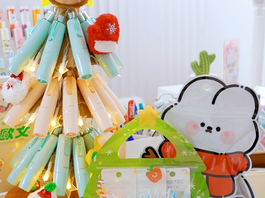 不一样的修正带圣诞树