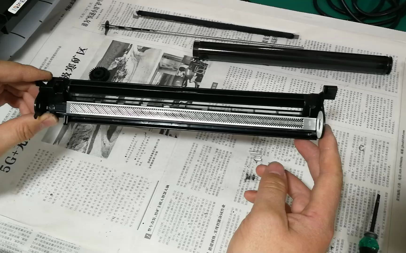 联想兄弟-复印打印都有规律横向黑线怎么解决？完整维修教程来了