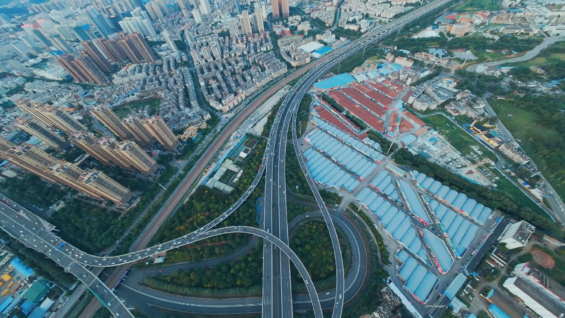 昆明航拍|探寻明波立交桥的曲线美