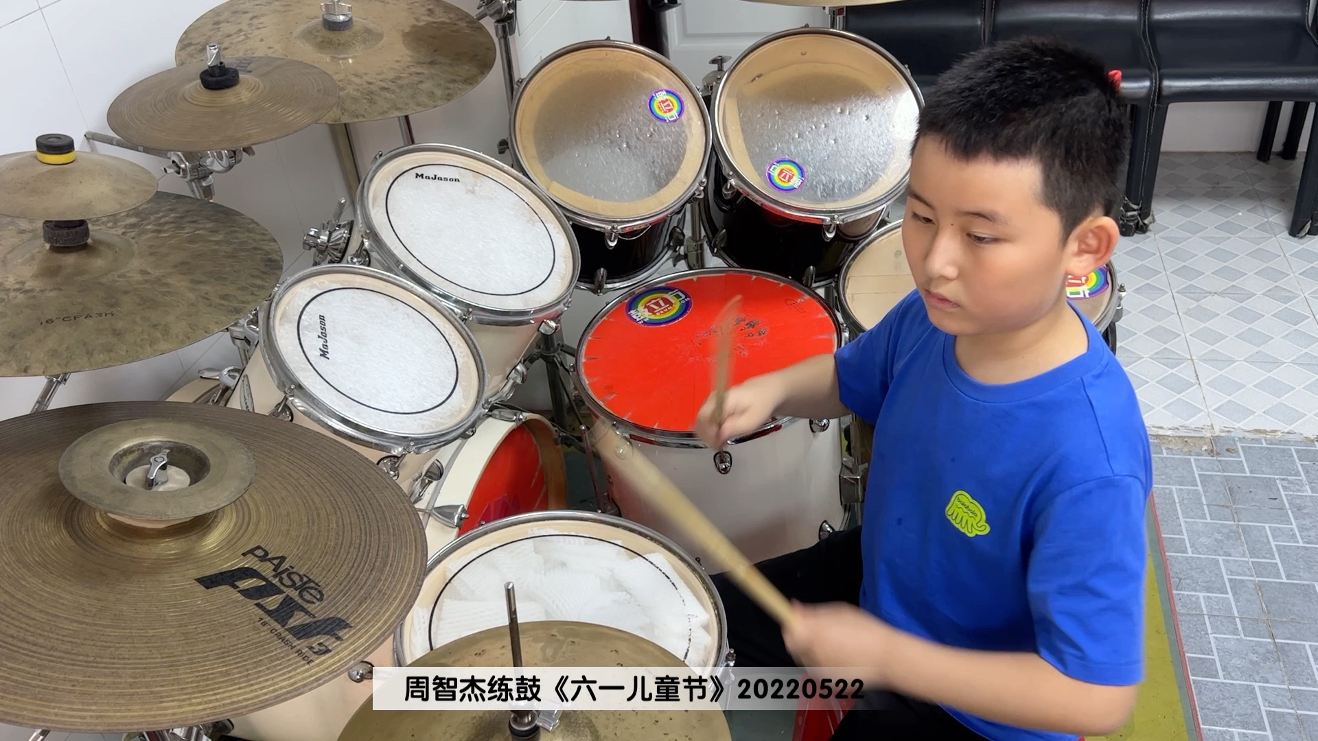 周智杰练鼓六一儿童节20220522