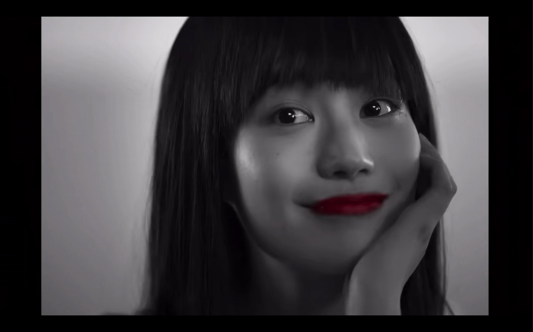 「禁忌女孩」 "在这个黑白混杂的世界里,我们真的能分辨是非对错吗?