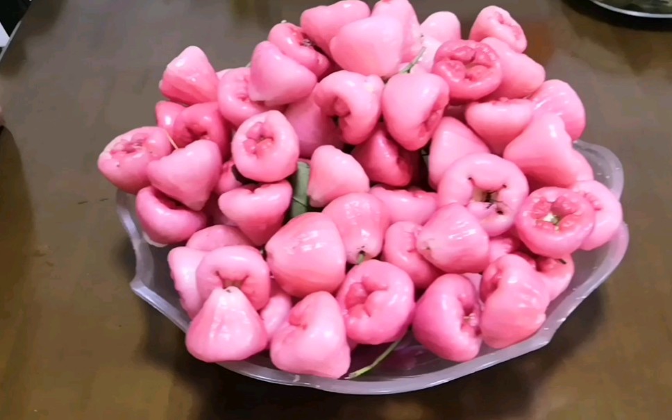 漂亮的粉色水果,从来没有吃过,今天来尝尝