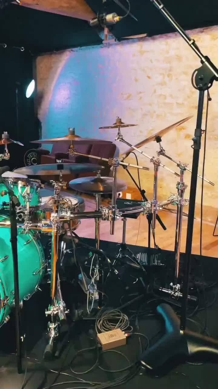 艾克拜尔架子鼓音乐现场乐队乐器演奏艺术培训琴行现场实拍音乐节