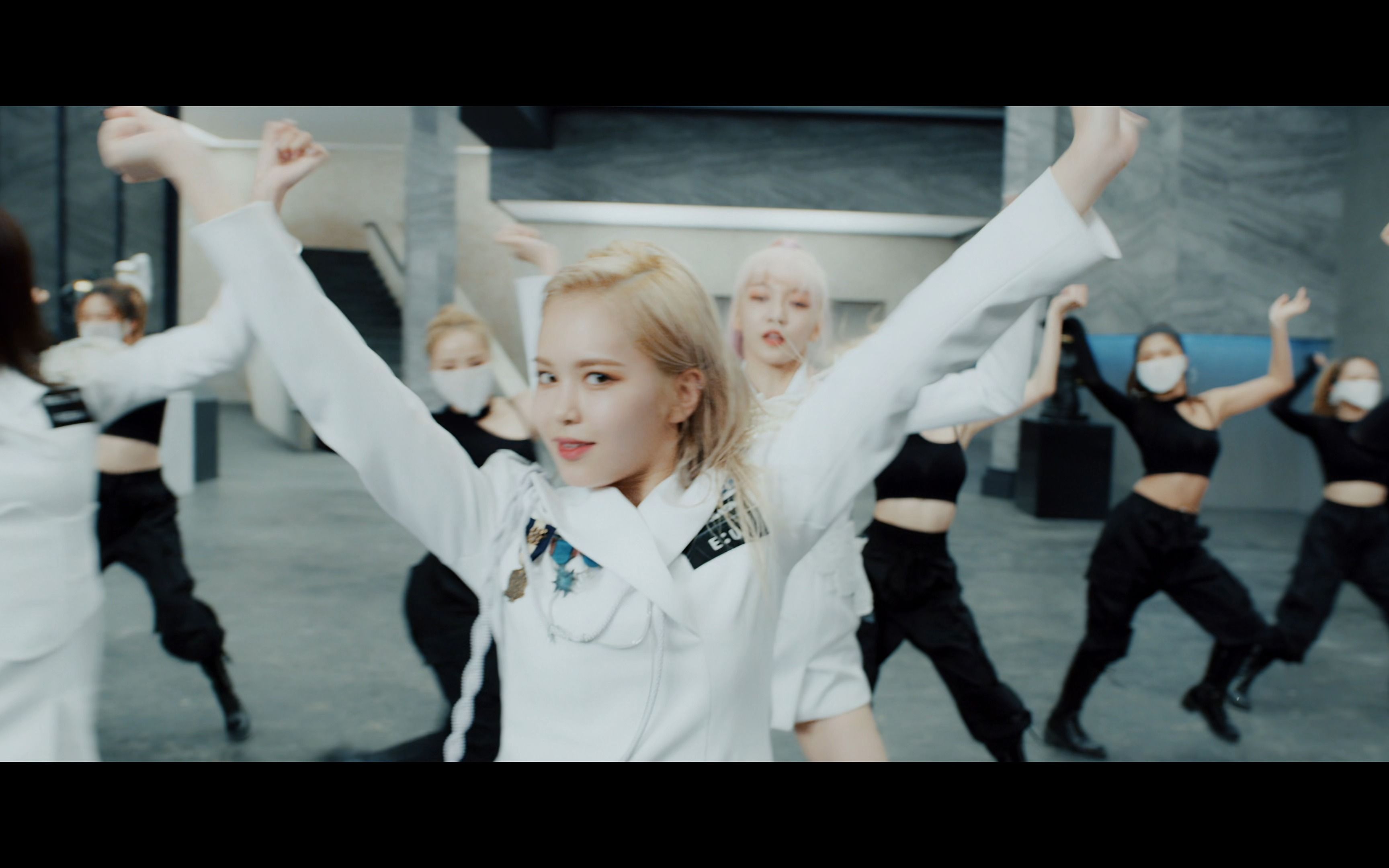 everglow - adios [uhd 2160p]