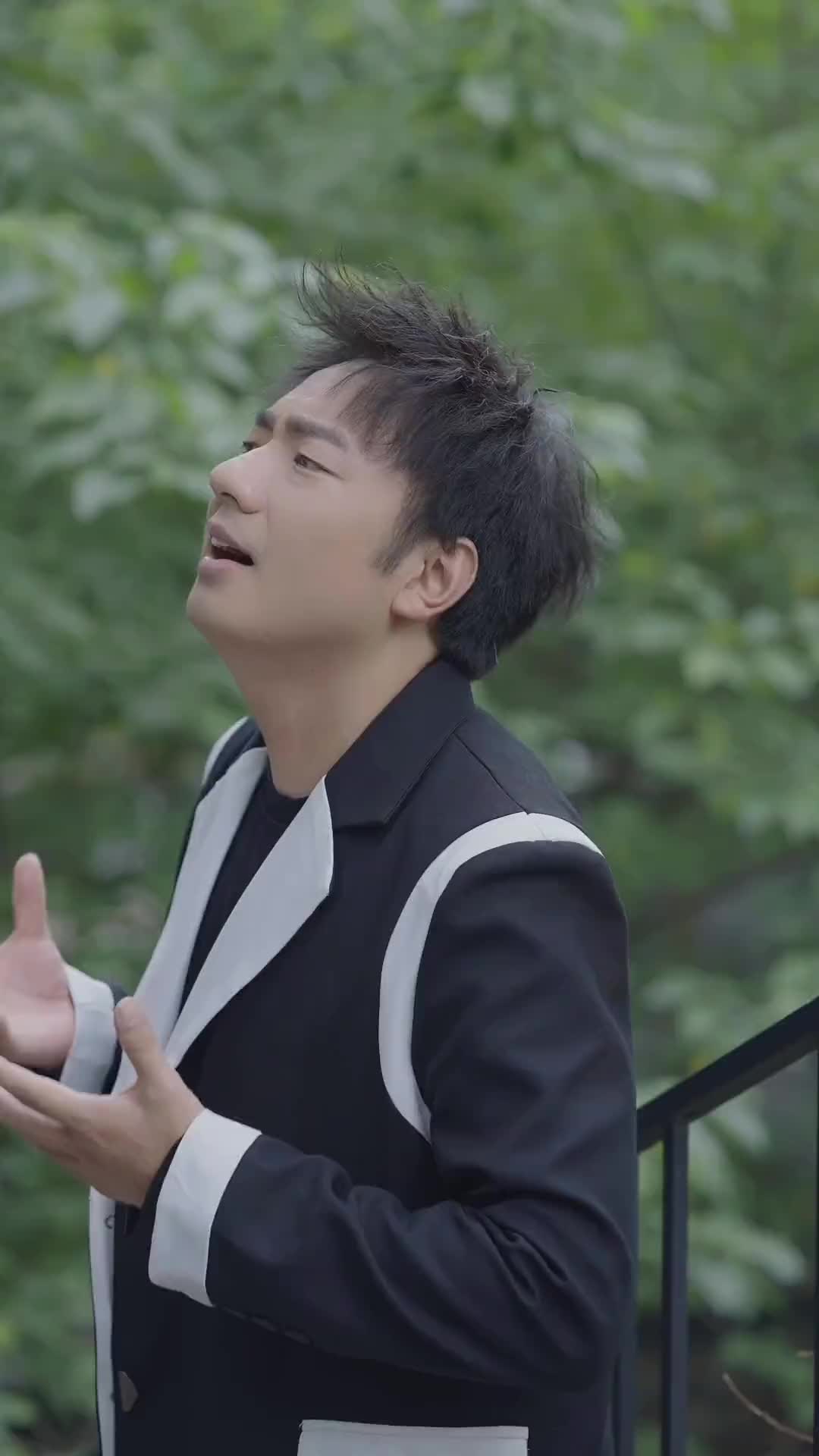 如今你啊真的长大很少回家她却只能把你挂在心上保佑安康海来阿木