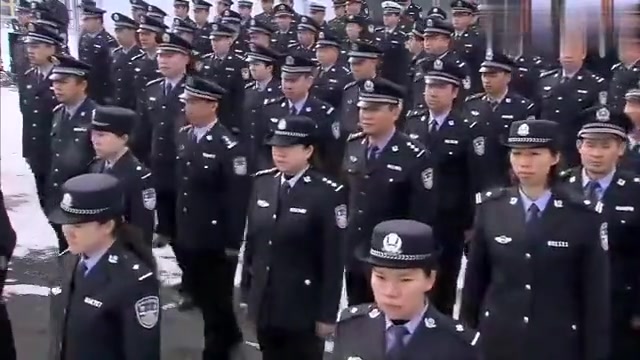 走进看守所:看守所要换新所,出动大批警力护送犯人,场面震撼!哔哩哔哩bilibili