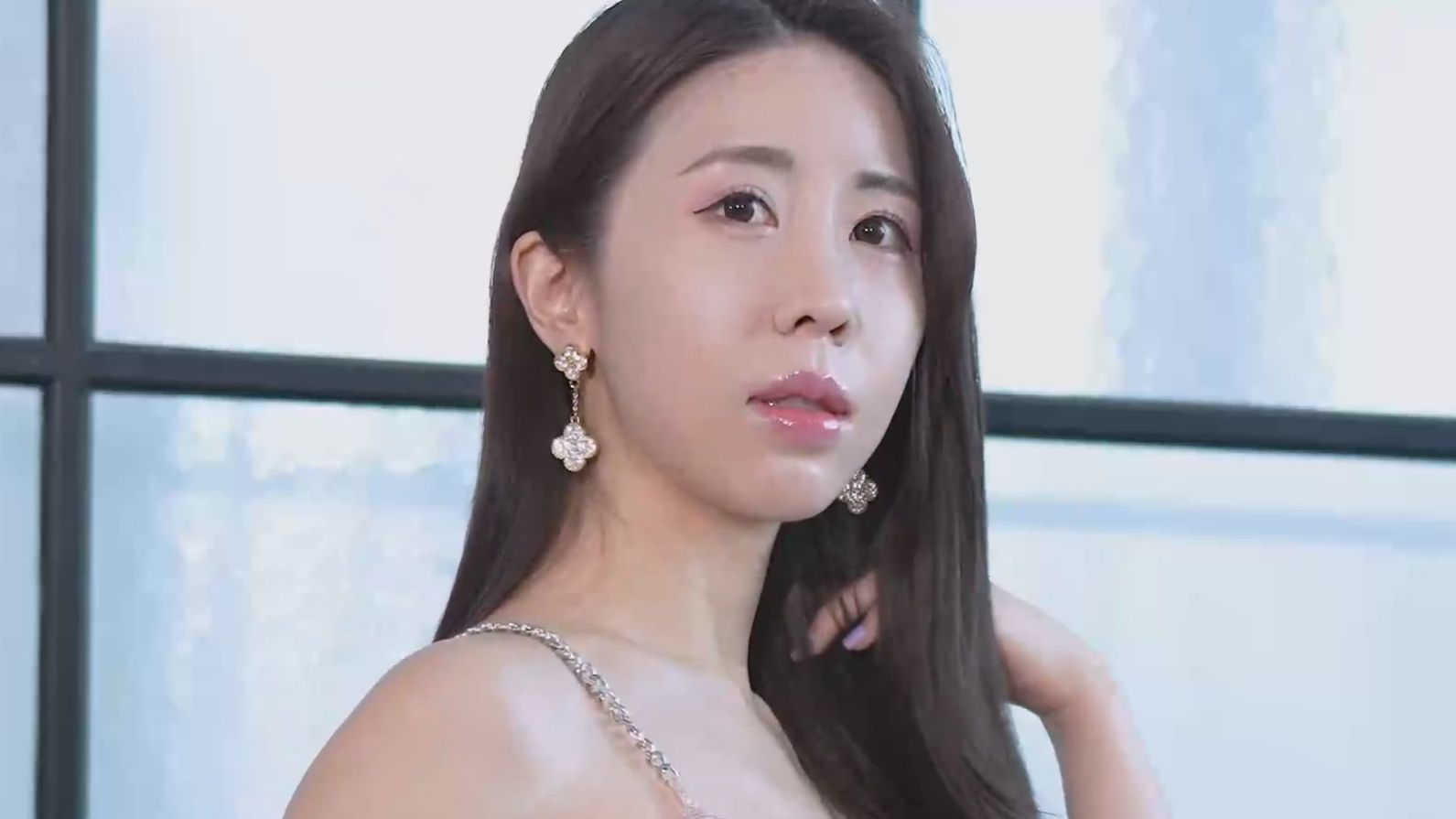 美女模特张智敏【玫瑰金v领吊带亮片连衣裙】时尚穿搭摄影78