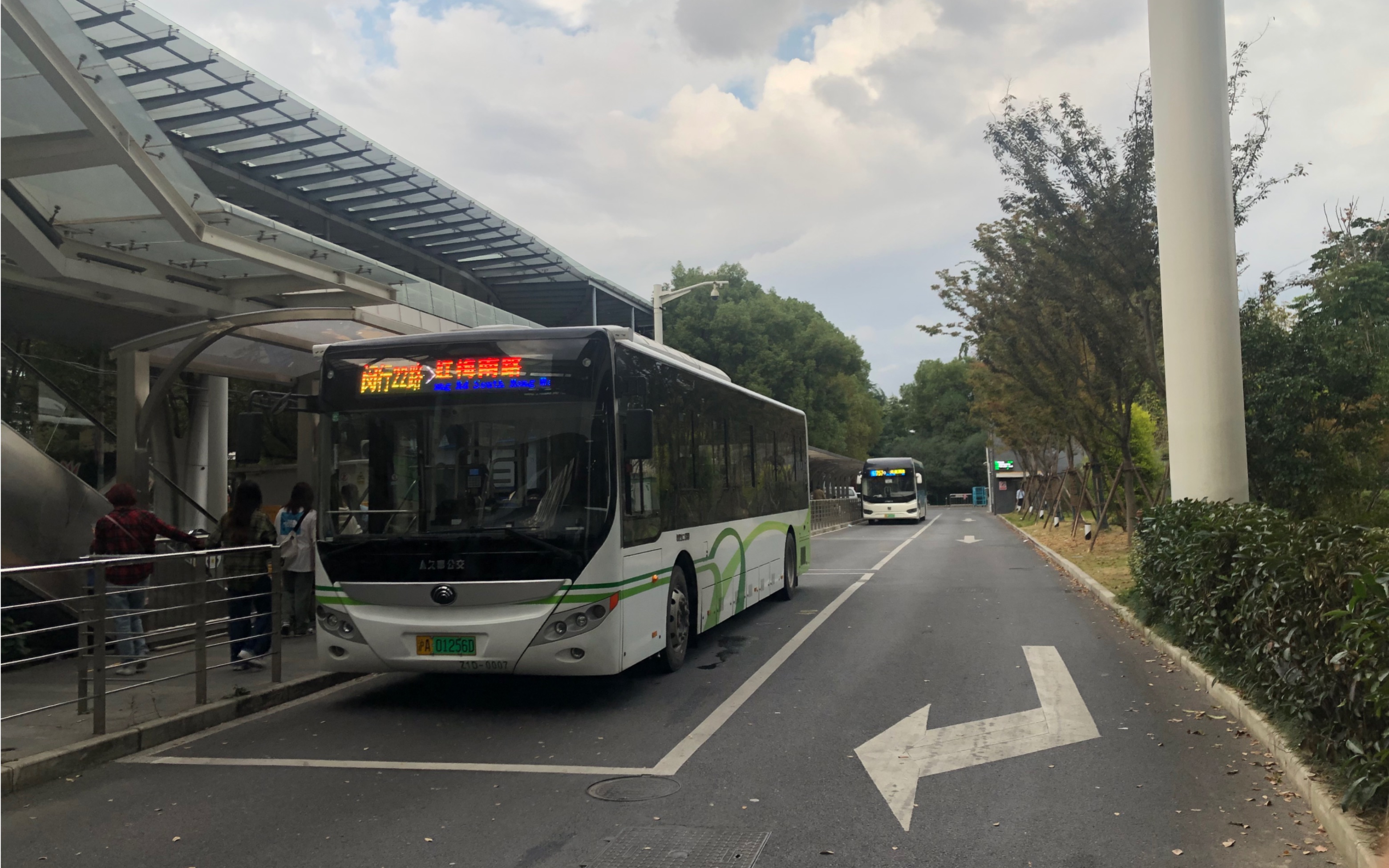 (11米宇通曹行绕绕乐,全程不上50虹梅南路乌龟)闵行22路pov(莲花路