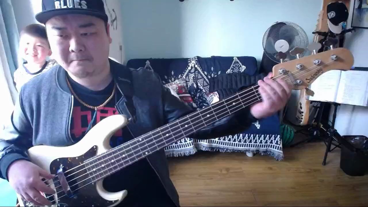 贝斯手在家疯狂乱撸funky music 张诚bass